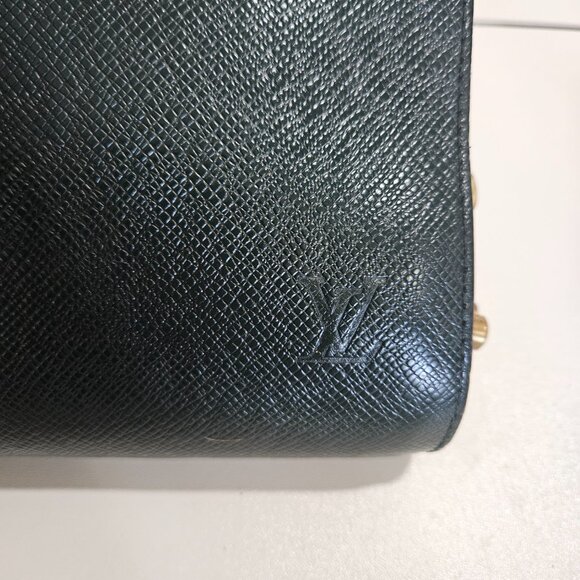 Louis Vitton Taiga Orsa Clutch/Wristlet - Green - Picture 2 of 8